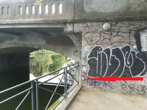 repère de crues Pile aval rive gauche du pont Laënnec promenade Pierre Gardin de la Gerberie