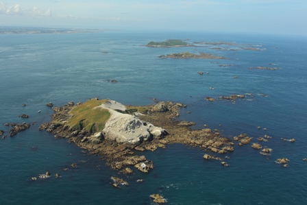 Vue aérienne de l’archipel des Sept-Iles (juin 2011)